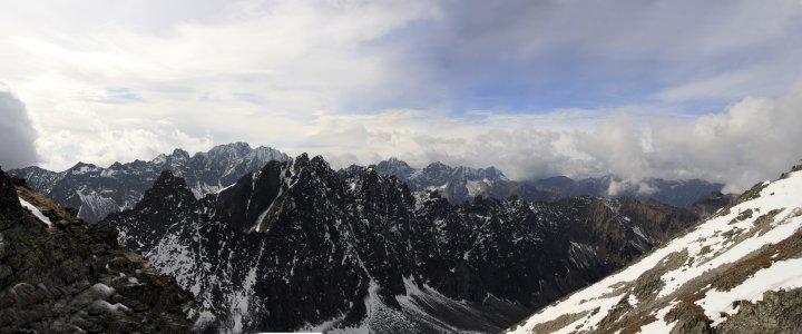 45.jpg - Panorama widziana z Lodowej Przełęczy.