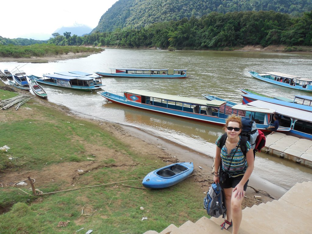 099.jpg - Przypłynęliśmy łodzią motorową do wioski Muang Ngoi.