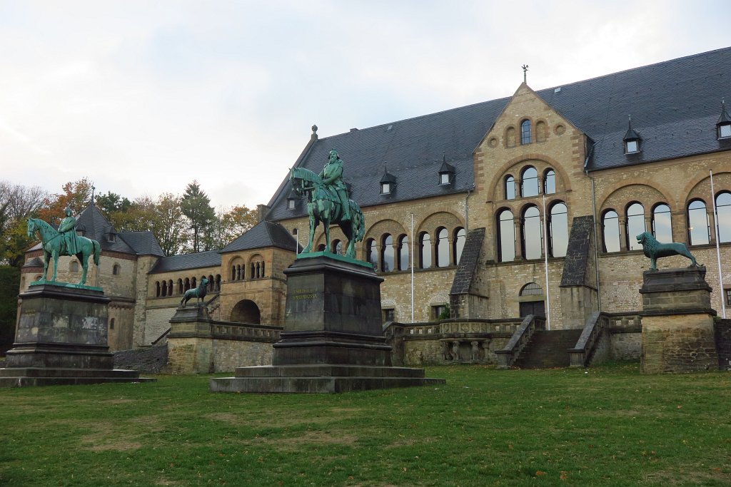 65.jpg - Romańskie palatium cesarskie w Goslarze.